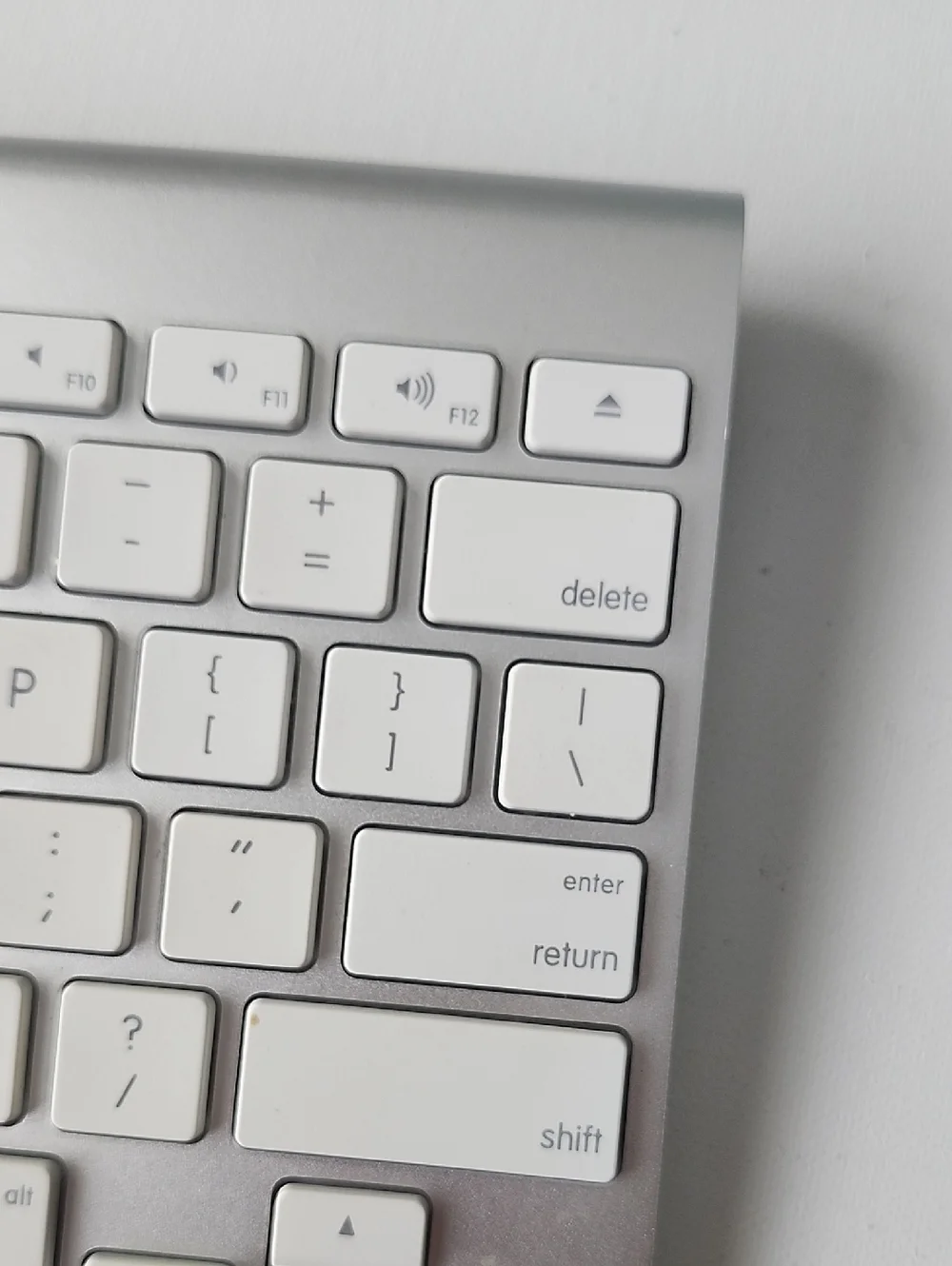 Bundle Apple A1314 Wireless Keyboard & A1296 Magic Mouse Bluetooth.